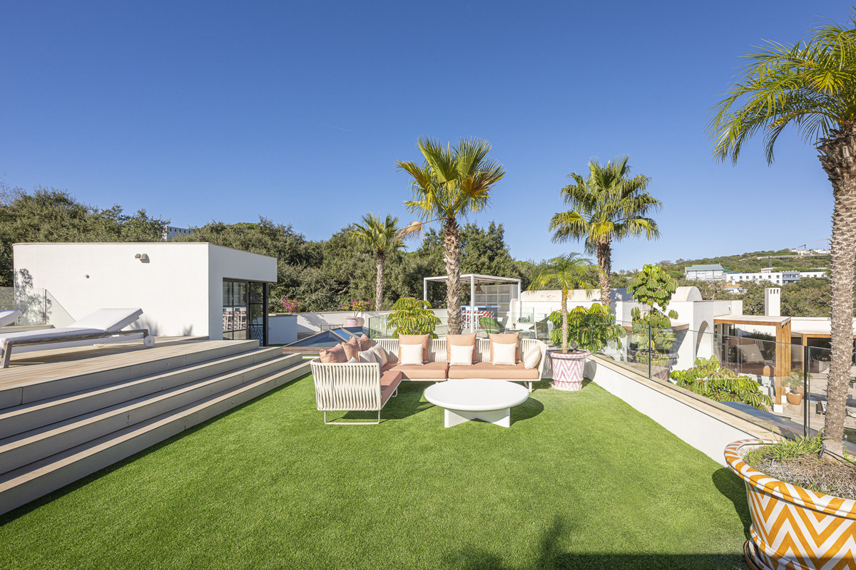 Se vende Villa - Chalet de 6 dormitorios en Costa Del Sol, Cadiz, España