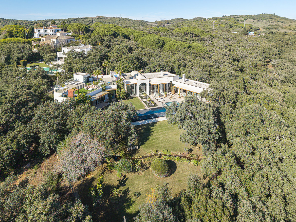 Se vende Villa - Chalet de 6 dormitorios en Costa Del Sol, Cadiz, España