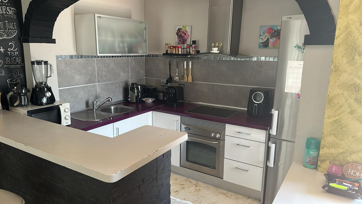 2 Bed Townhouse for sale in Estepona Costa Del Sol, Málaga, Spain