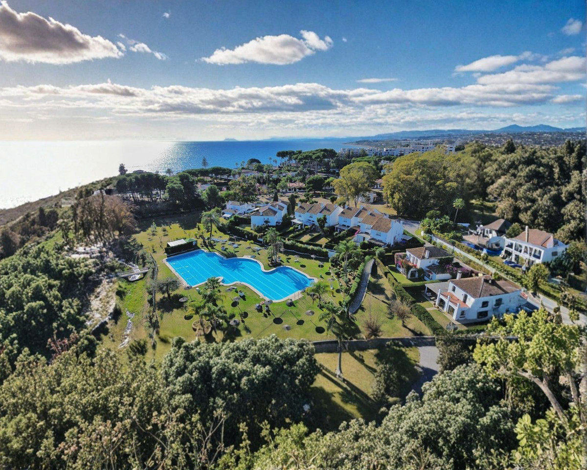 2 Bed Townhouse for sale in Estepona Costa Del Sol, Málaga, Spain