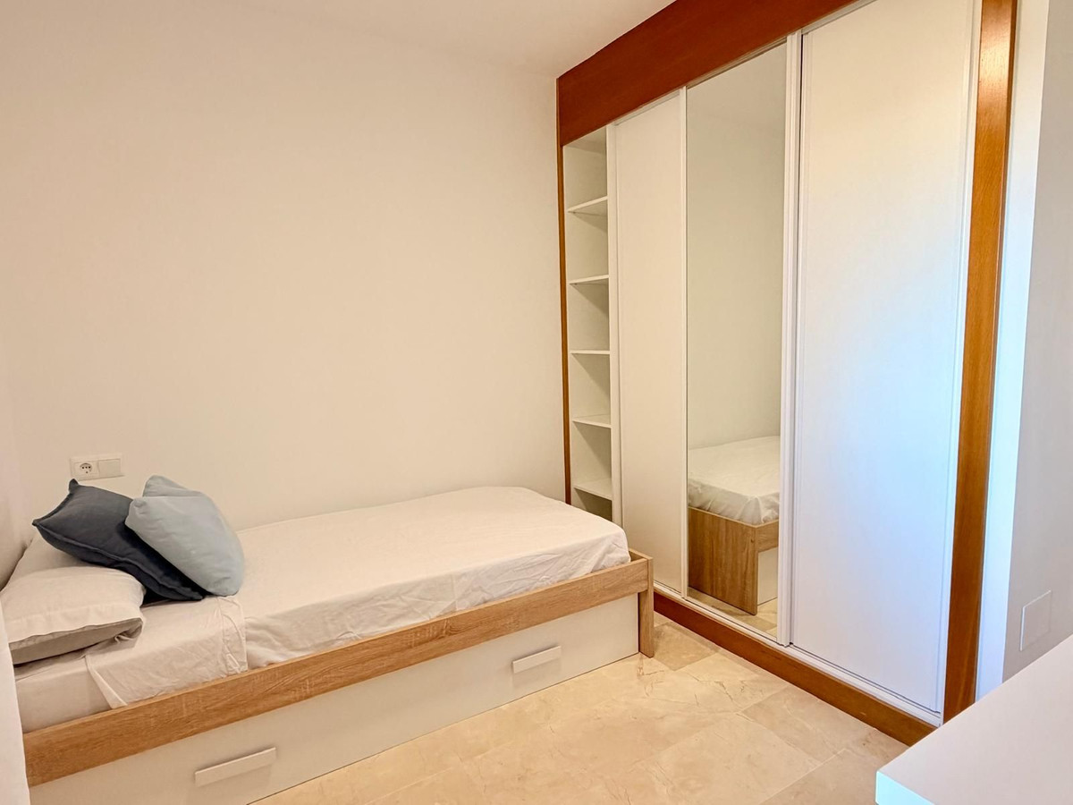 Se vende Apartamento Planta Media de 2 dormitorios en Costa Del Sol, Málaga, España