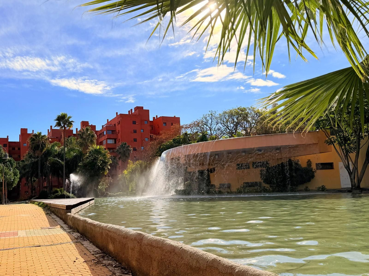 Se vende Apartamento Planta Media de 2 dormitorios en Costa Del Sol, Málaga, España