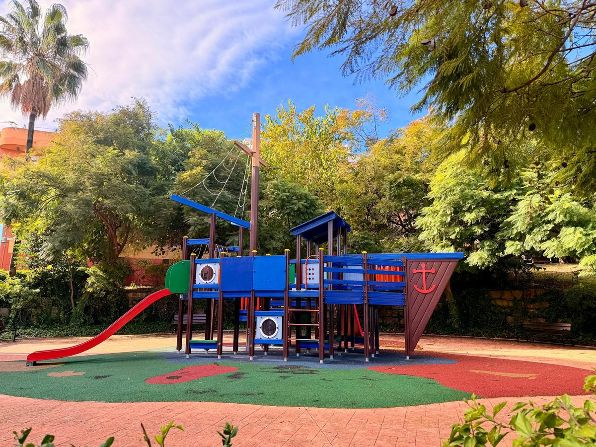 Se vende Apartamento Planta Media de 2 dormitorios en Costa Del Sol, Málaga, España