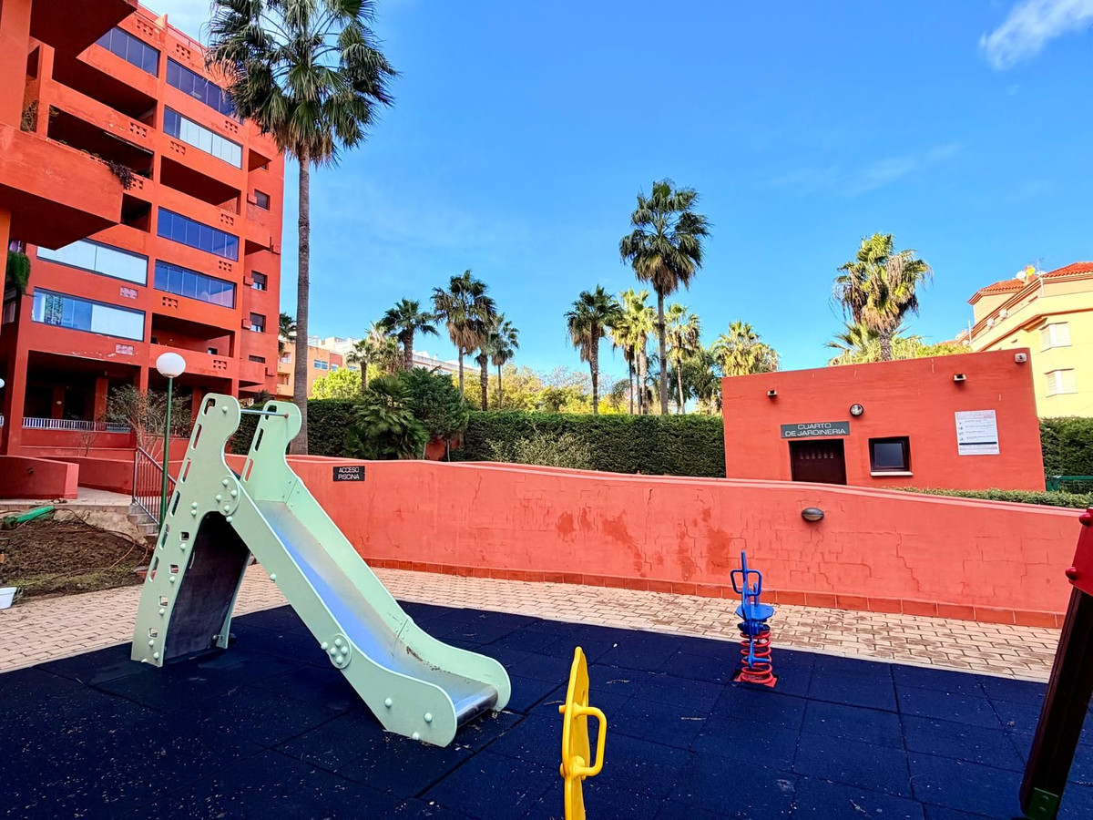 Se vende Apartamento Planta Media de 2 dormitorios en Costa Del Sol, Málaga, España