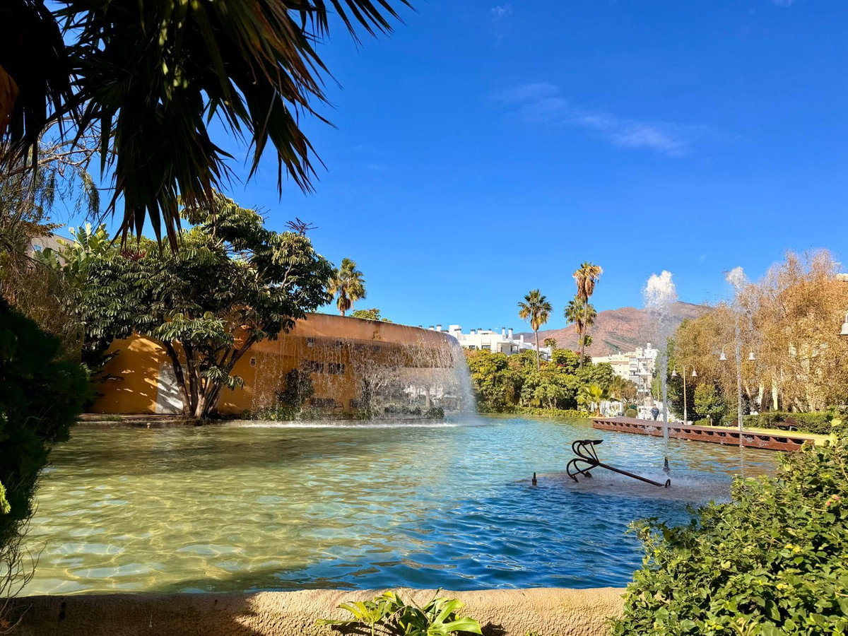 Se vende Apartamento Planta Media de 2 dormitorios en Costa Del Sol, Málaga, España