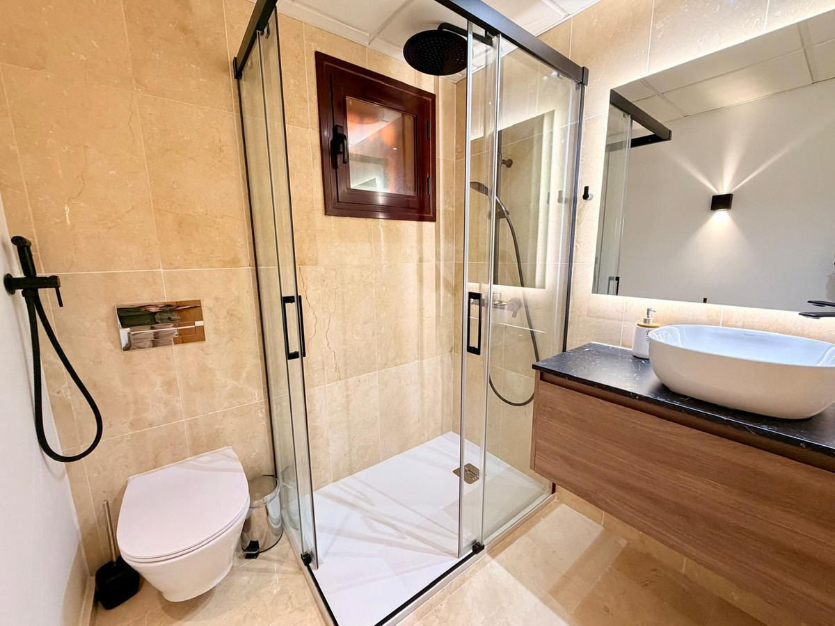 Se vende Apartamento Planta Media de 2 dormitorios en Costa Del Sol, Málaga, España