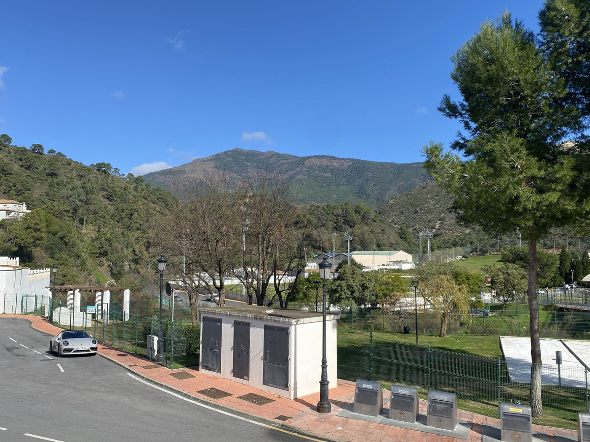 3 Bed Apartment for sale in Benahavís Costa Del Sol, Málaga, Spain