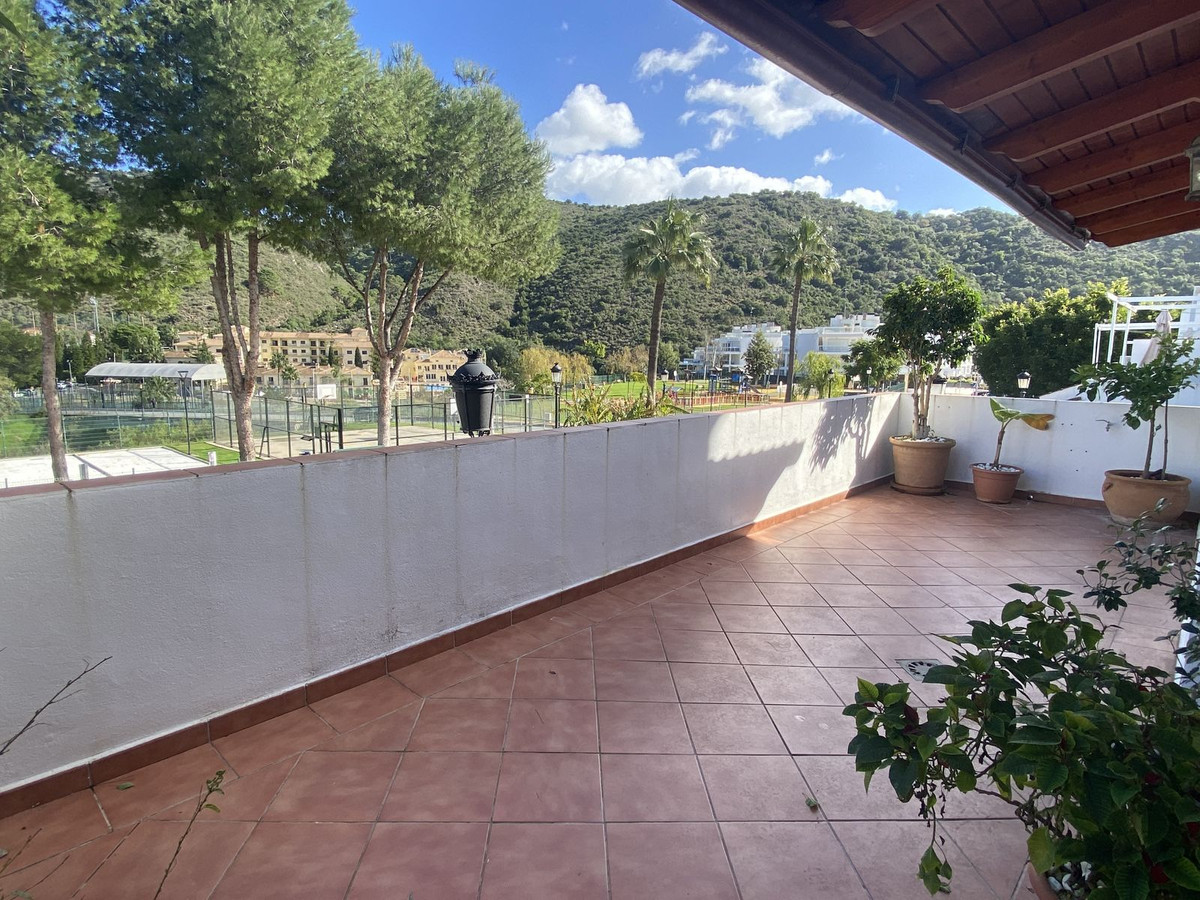 3 Bed Apartment for sale in Benahavís Costa Del Sol, Málaga, Spain