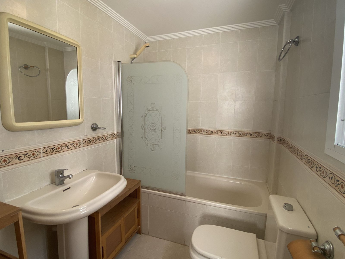 3 Bed Apartment for sale in Benahavís Costa Del Sol, Málaga, Spain