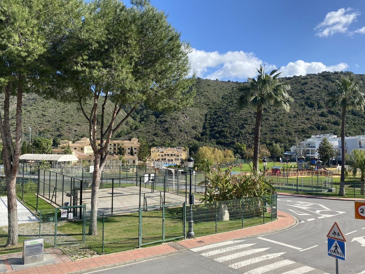 3 Bed Apartment for sale in Benahavís Costa Del Sol, Málaga, Spain