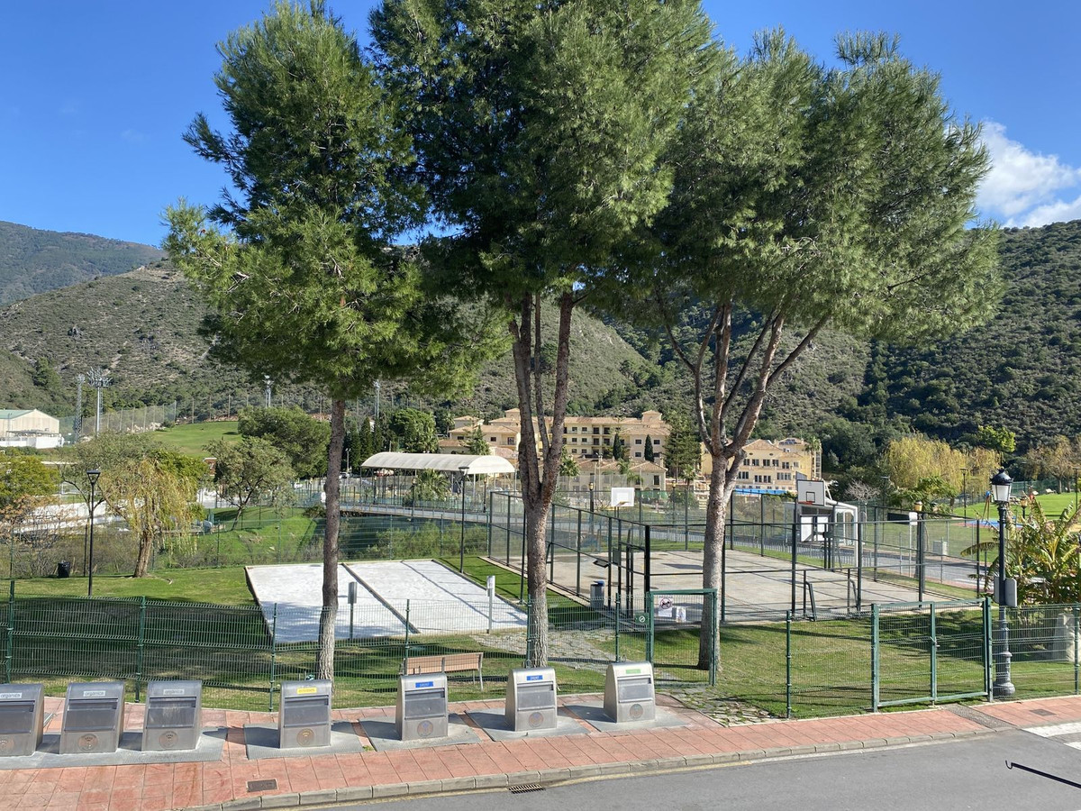 3 Bed Apartment for sale in Benahavís Costa Del Sol, Málaga, Spain
