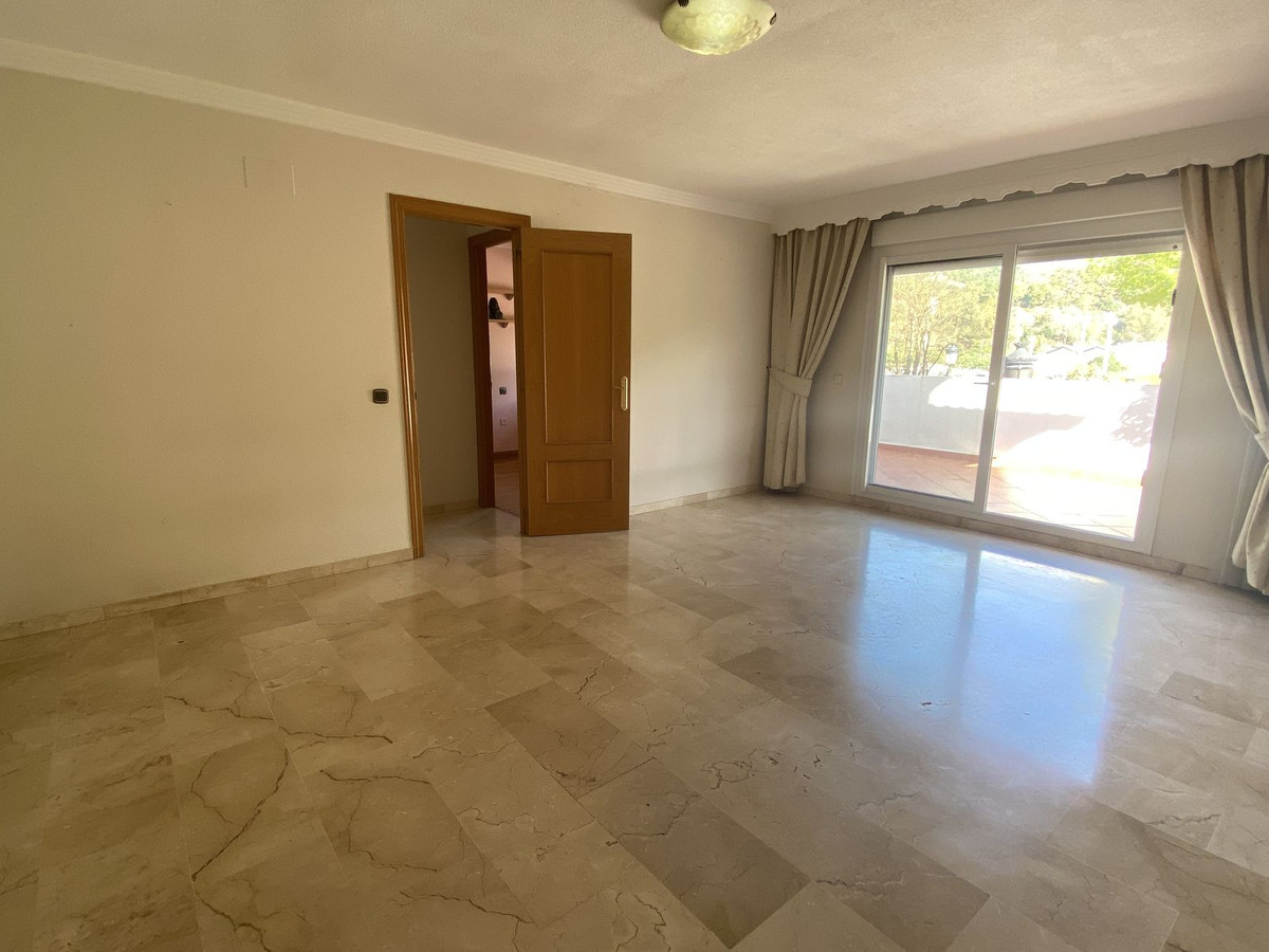 3 Bed Apartment for sale in Benahavís Costa Del Sol, Málaga, Spain