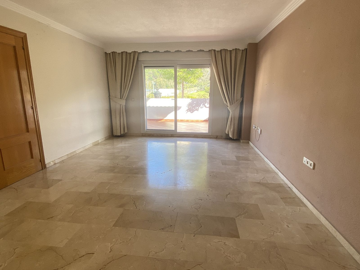 3 Bed Apartment for sale in Benahavís Costa Del Sol, Málaga, Spain