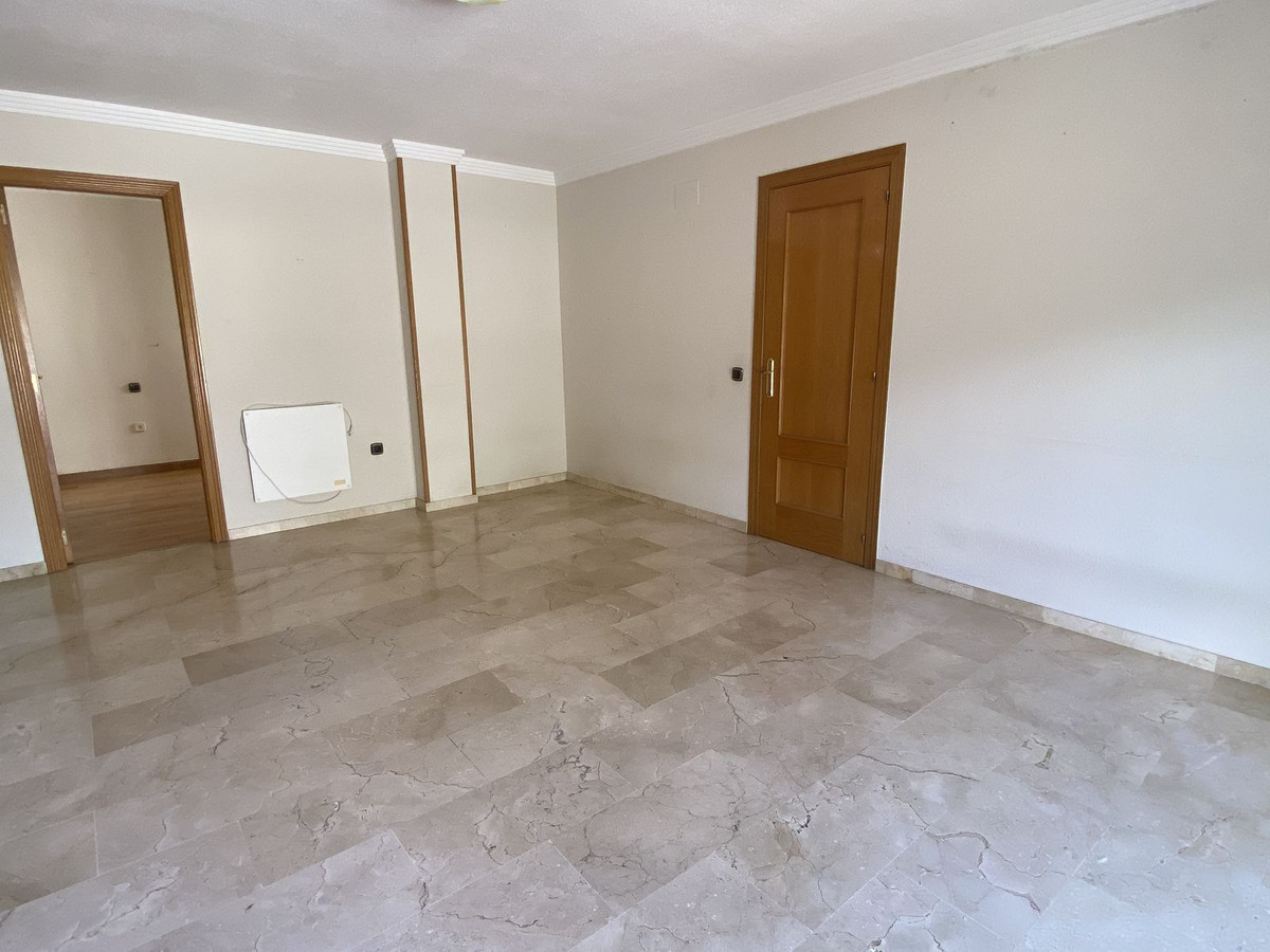 3 Bed Apartment for sale in Benahavís Costa Del Sol, Málaga, Spain