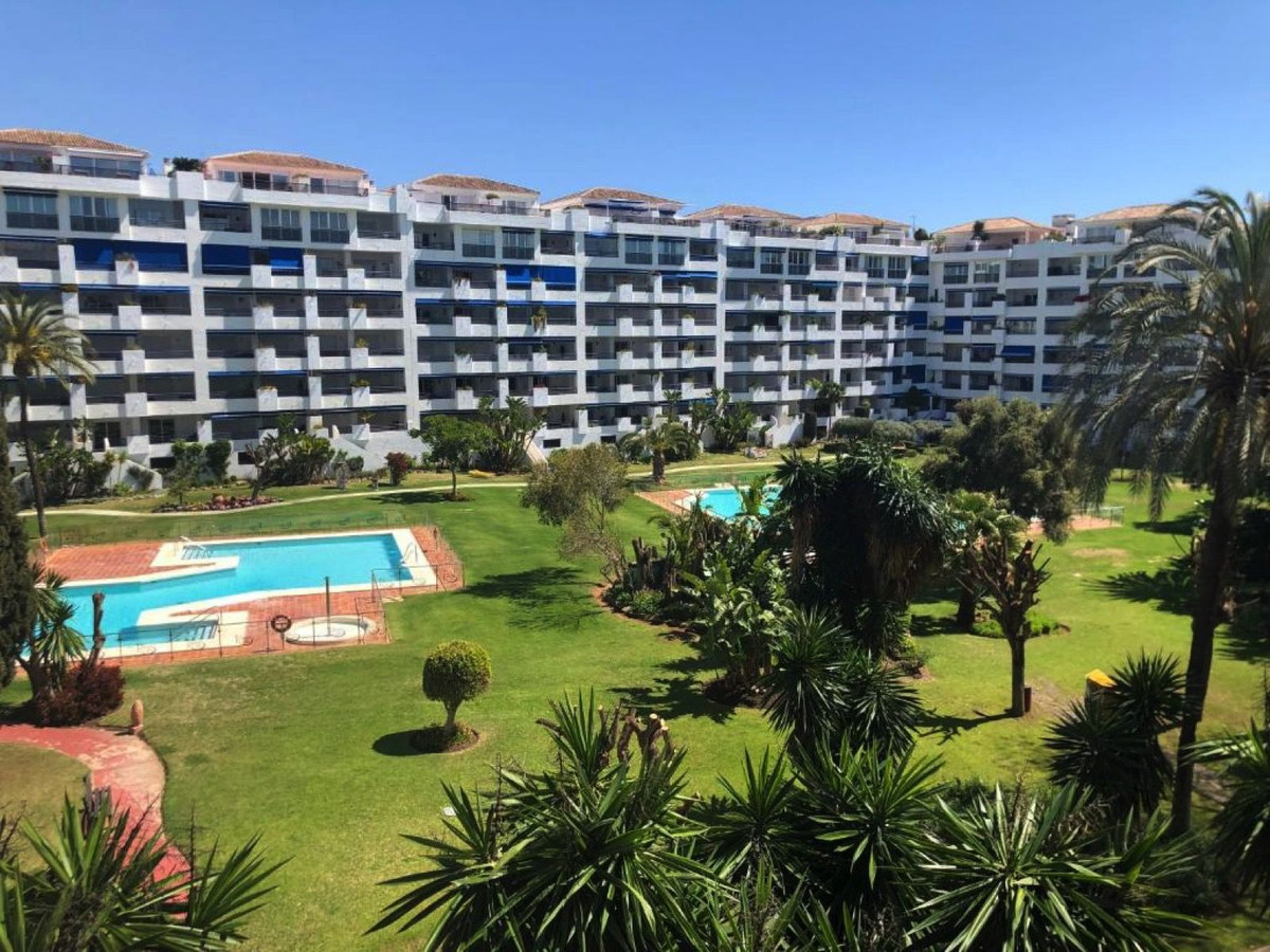 Se vende Apartamento Planta Media de 3 dormitorios en Costa Del Sol, Málaga, España