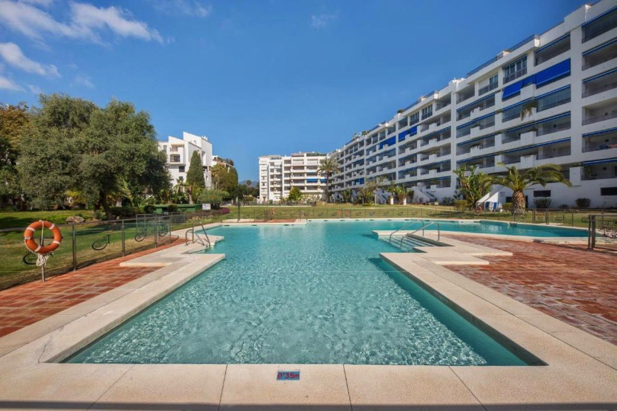 Se vende Apartamento Planta Media de 3 dormitorios en Costa Del Sol, Málaga, España