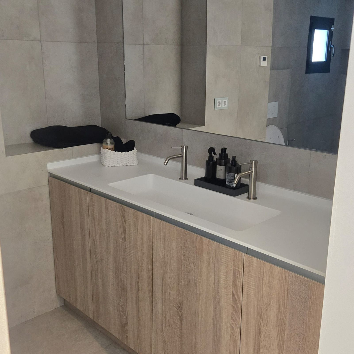 Se vende Apartamento Planta Media de 3 dormitorios en Costa Del Sol, Málaga, España