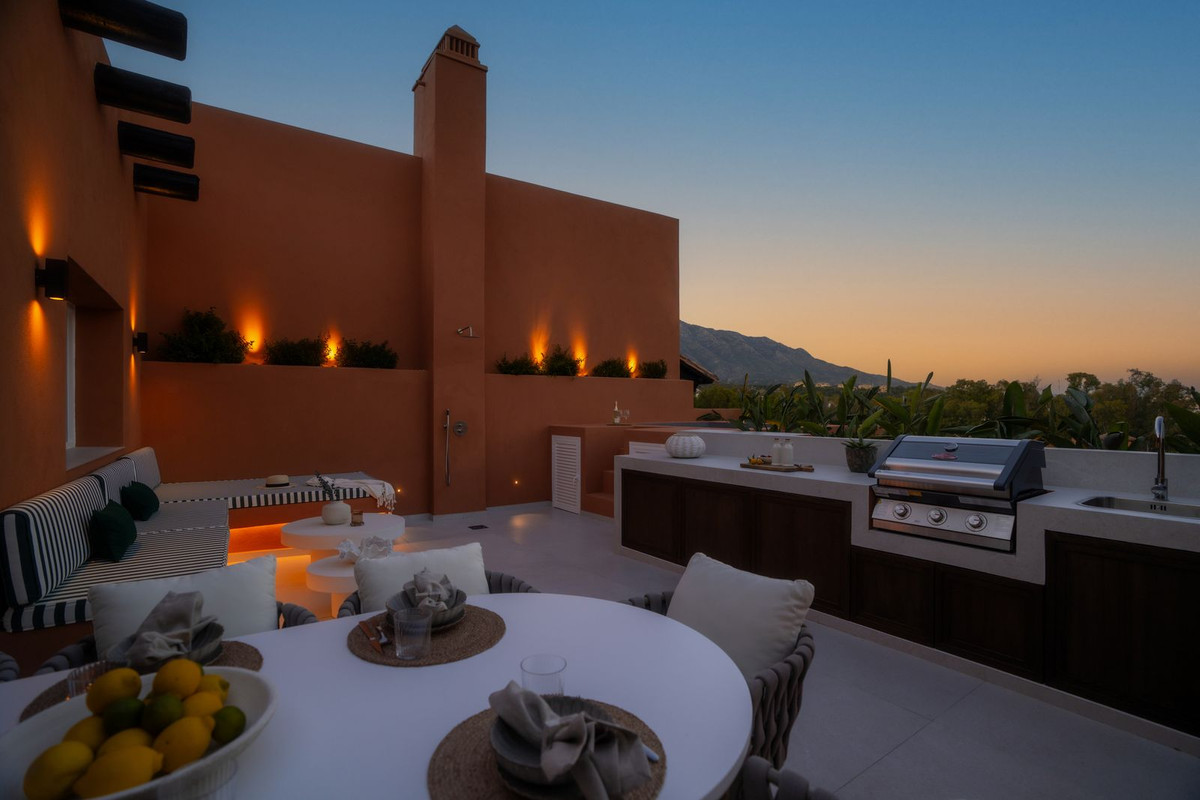 4 Bed Apartment for sale in Nueva Andalucía Costa Del Sol, Málaga, Spain