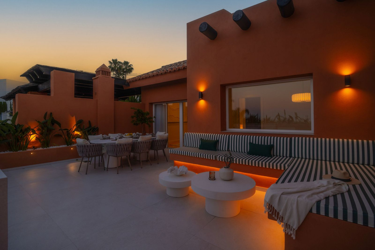 4 Bed Apartment for sale in Nueva Andalucía Costa Del Sol, Málaga, Spain
