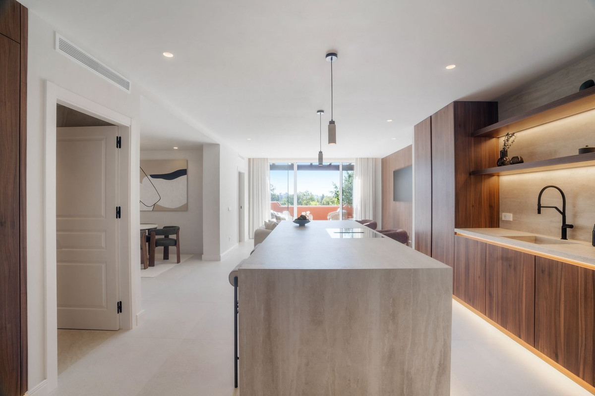 4 Bed Apartment for sale in Nueva Andalucía Costa Del Sol, Málaga, Spain