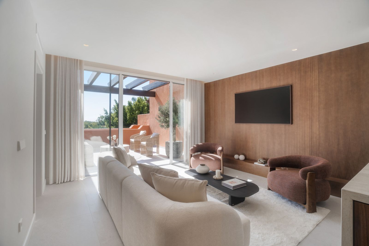 4 Bed Apartment for sale in Nueva Andalucía Costa Del Sol, Málaga, Spain