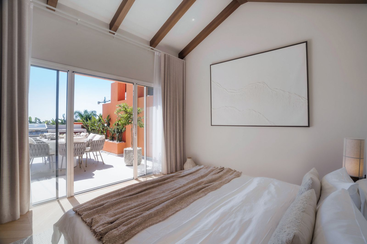 4 Bed Apartment for sale in Nueva Andalucía Costa Del Sol, Málaga, Spain