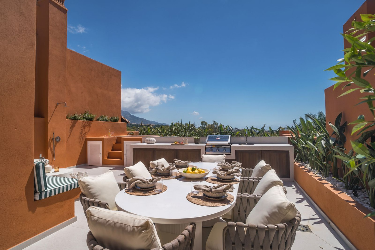 4 Bed Apartment for sale in Nueva Andalucía Costa Del Sol, Málaga, Spain