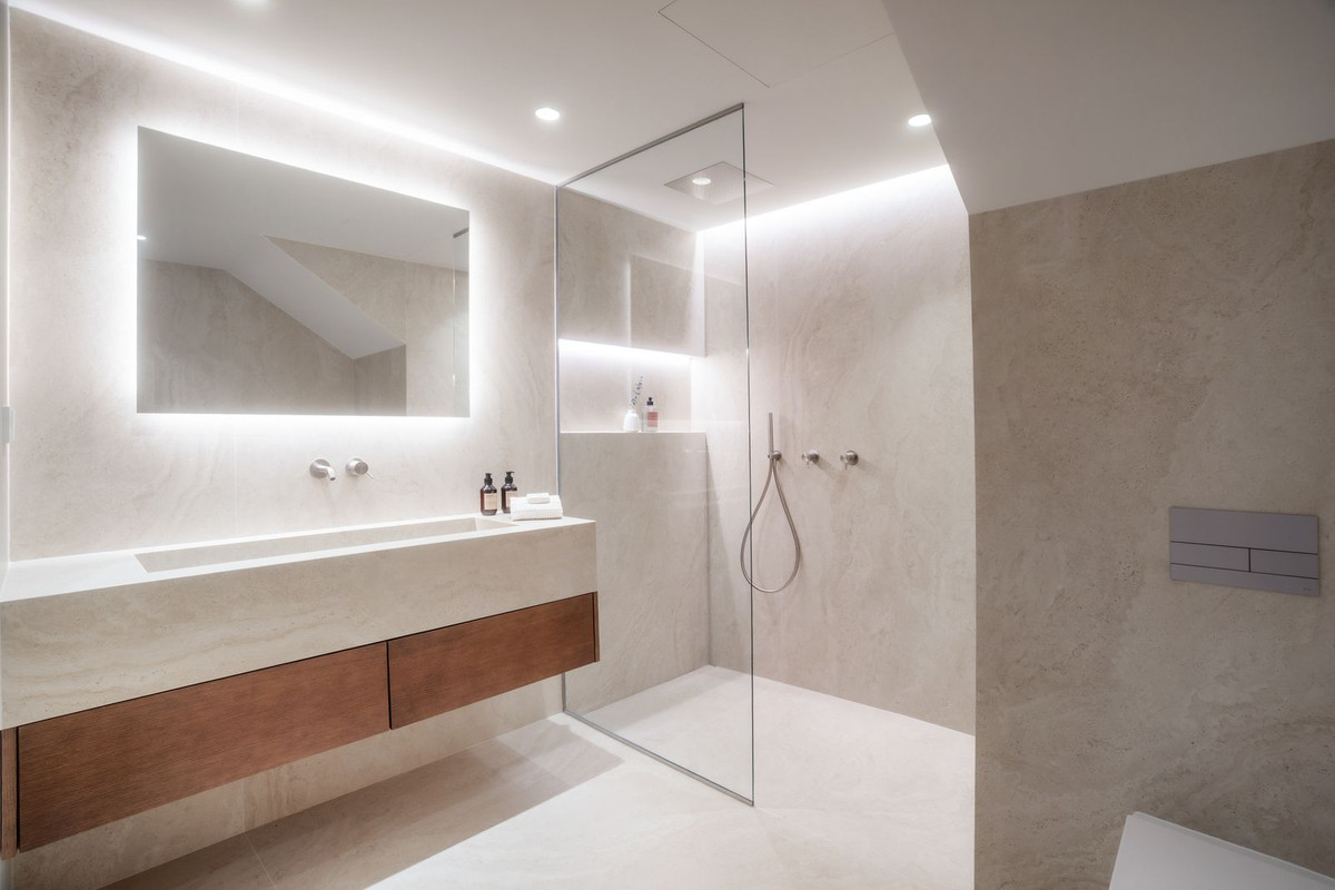 4 Bed Apartment for sale in Nueva Andalucía Costa Del Sol, Málaga, Spain