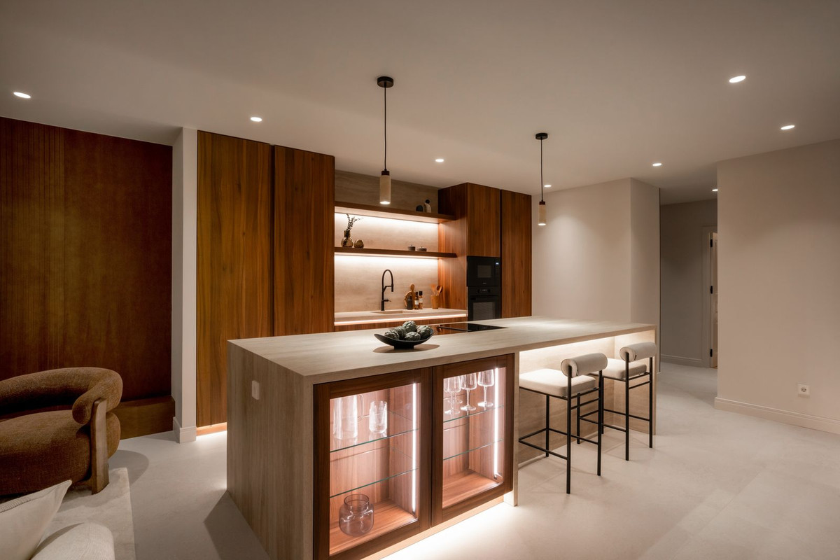 4 Bed Apartment for sale in Nueva Andalucía Costa Del Sol, Málaga, Spain