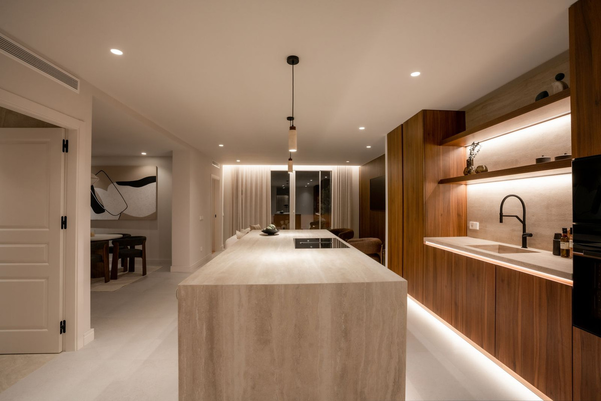 4 Bed Apartment for sale in Nueva Andalucía Costa Del Sol, Málaga, Spain