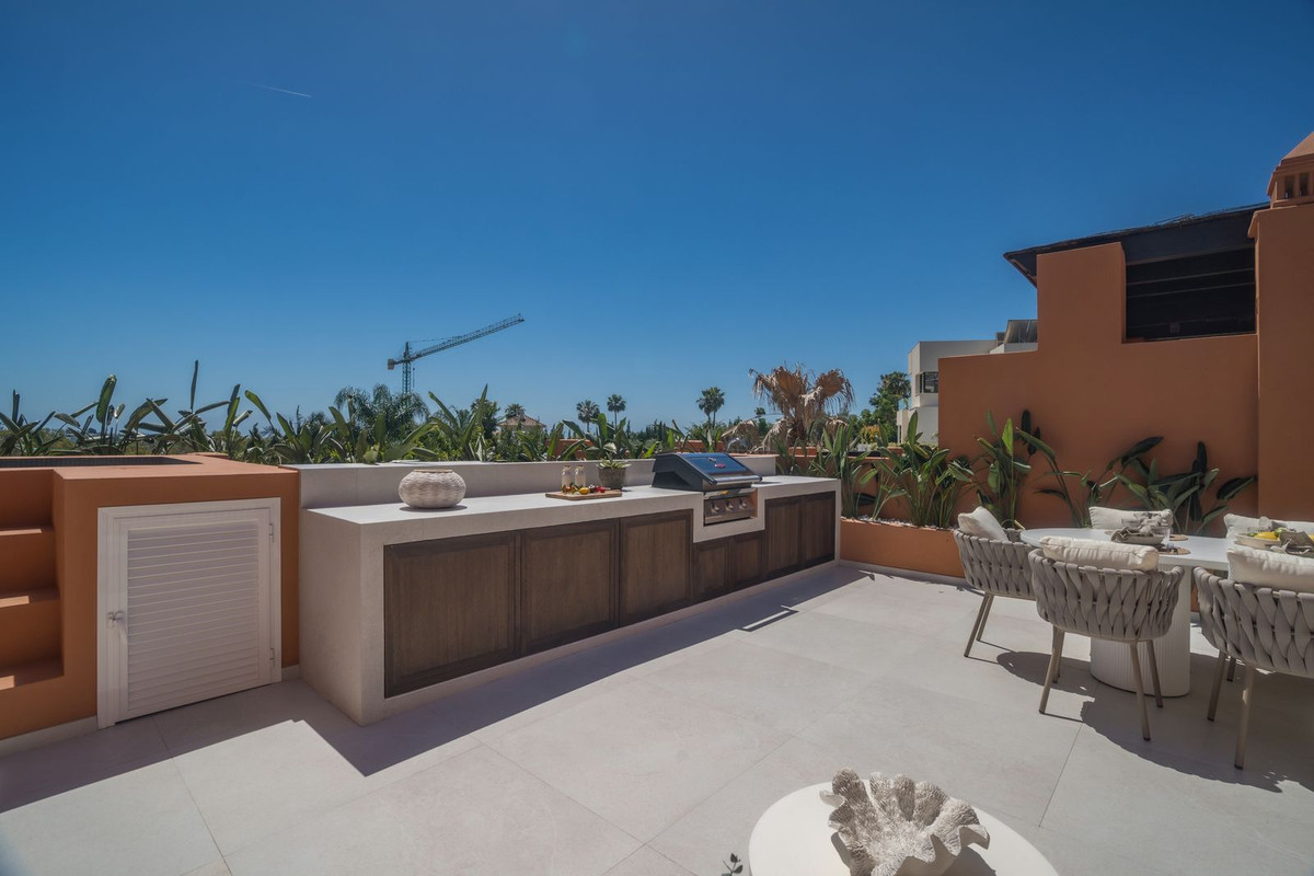 4 Bed Apartment for sale in Nueva Andalucía Costa Del Sol, Málaga, Spain