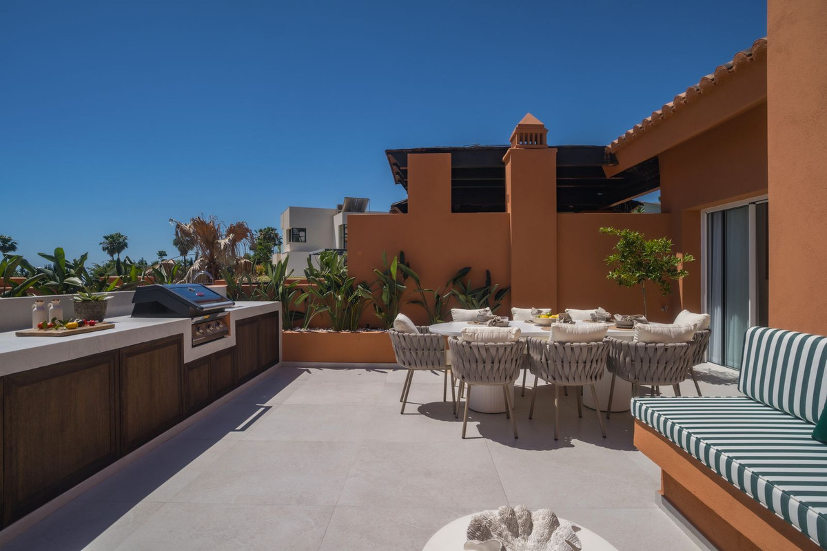 4 Bed Apartment for sale in Nueva Andalucía Costa Del Sol, Málaga, Spain