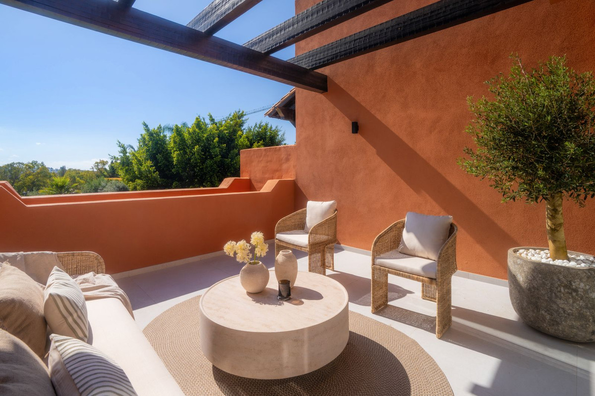 4 Bed Apartment for sale in Nueva Andalucía Costa Del Sol, Málaga, Spain