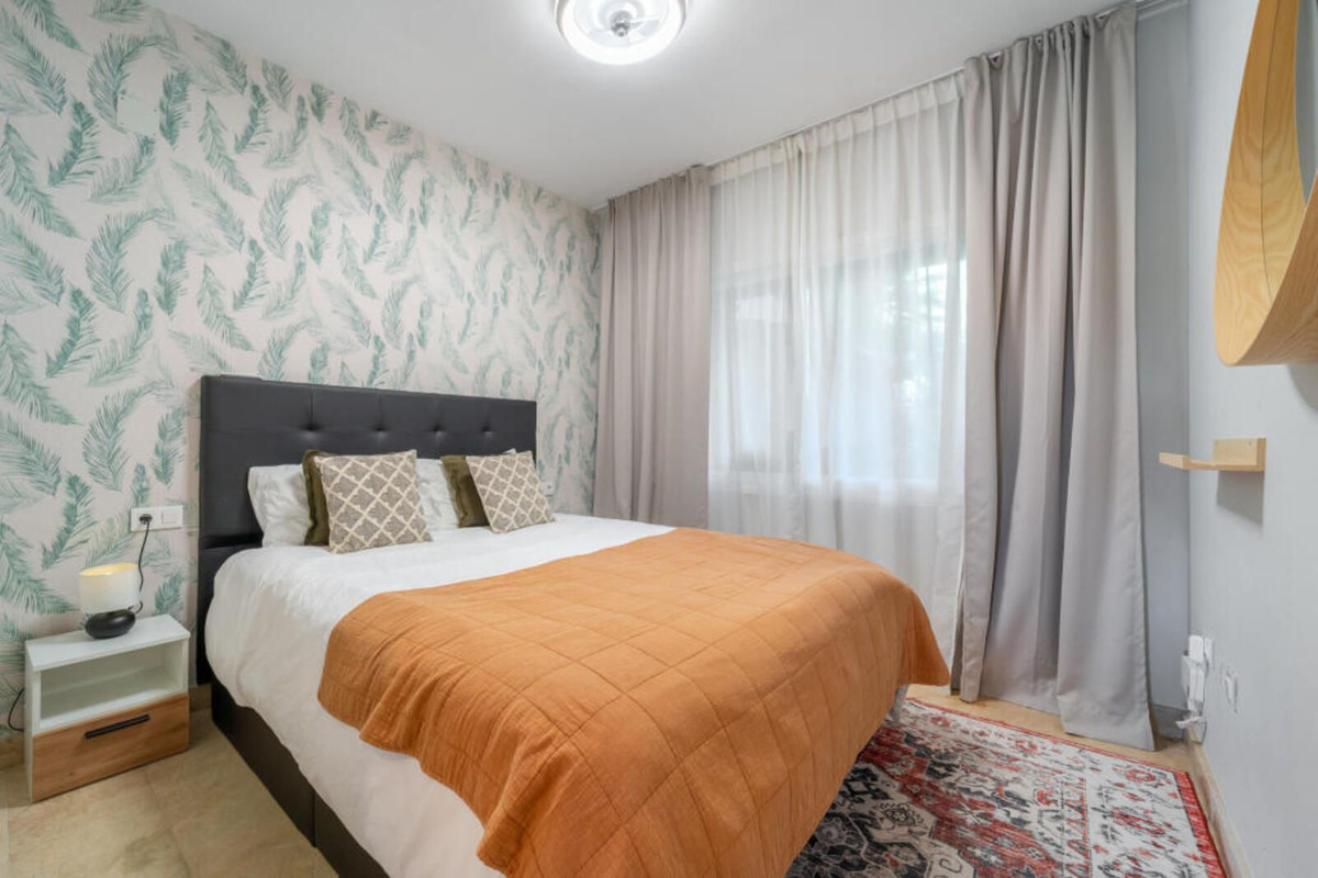 3 Bed Apartment for sale in The Golden Mile Costa Del Sol, Málaga, Spain