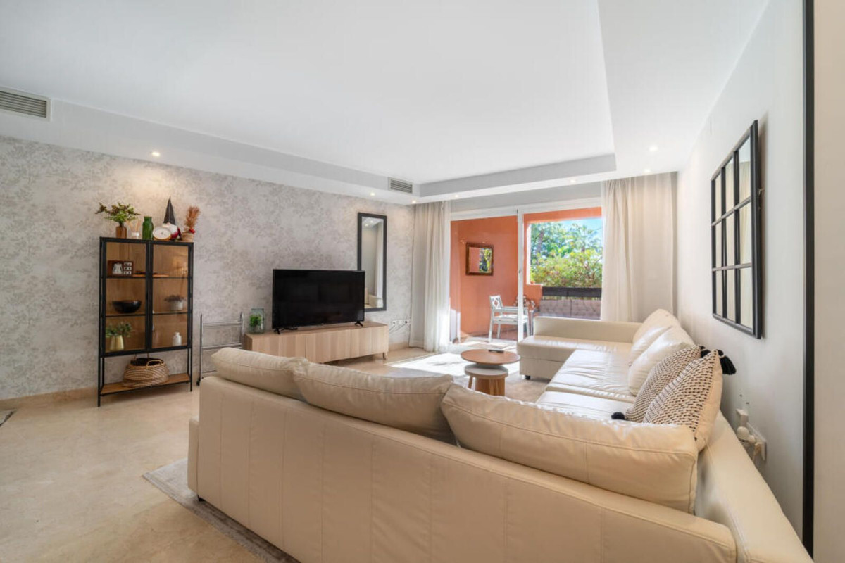 3 Bed Apartment for sale in The Golden Mile Costa Del Sol, Málaga, Spain