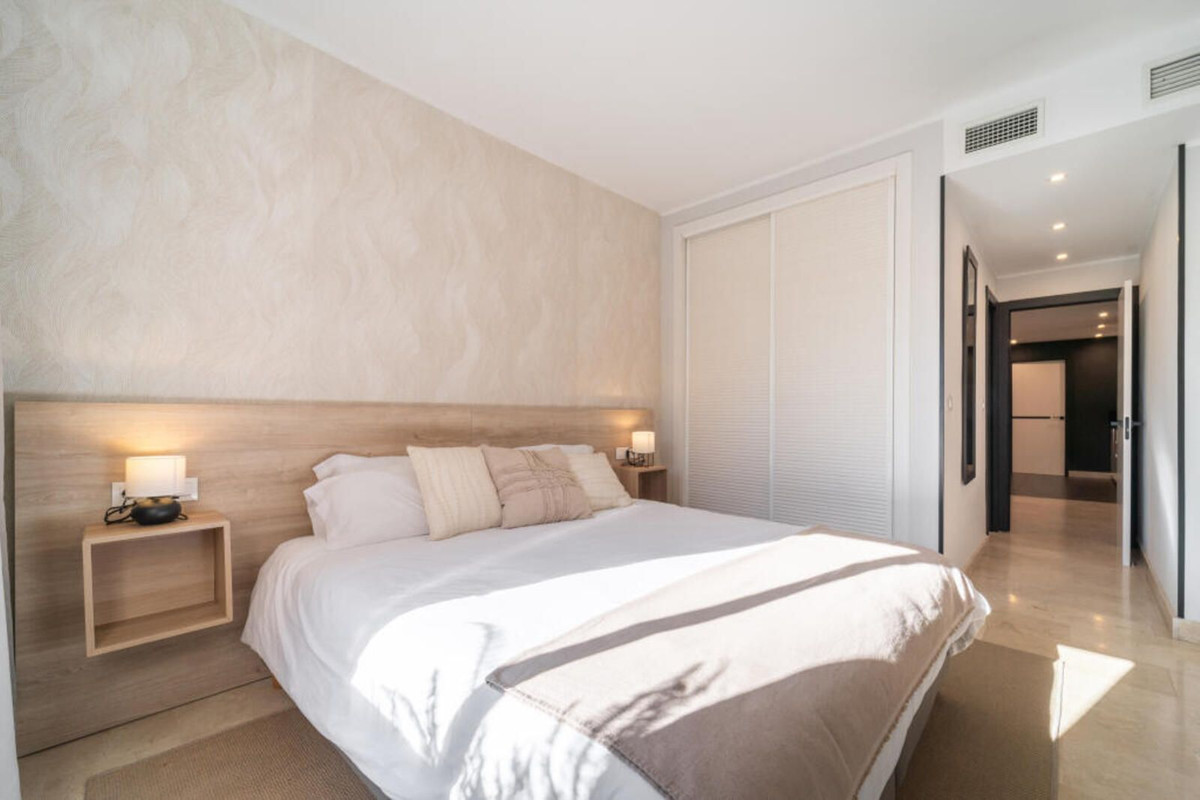 3 Bed Apartment for sale in The Golden Mile Costa Del Sol, Málaga, Spain