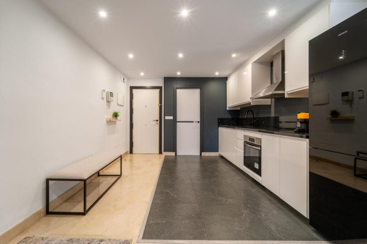 3 Bed Apartment for sale in The Golden Mile Costa Del Sol, Málaga, Spain