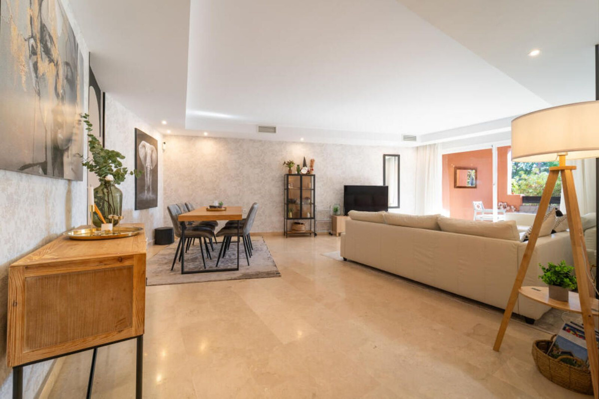 3 Bed Apartment for sale in The Golden Mile Costa Del Sol, Málaga, Spain