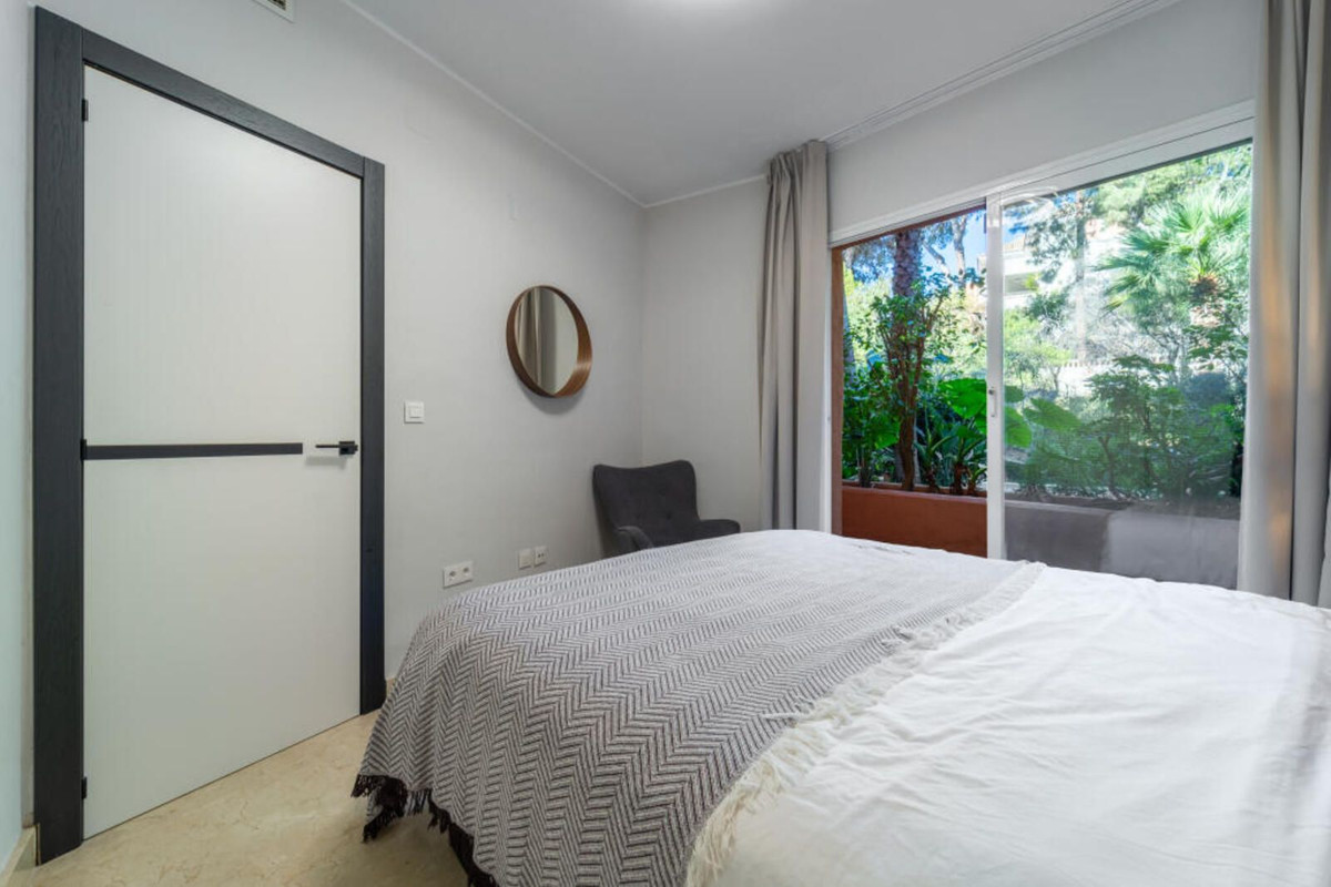3 Bed Apartment for sale in The Golden Mile Costa Del Sol, Málaga, Spain