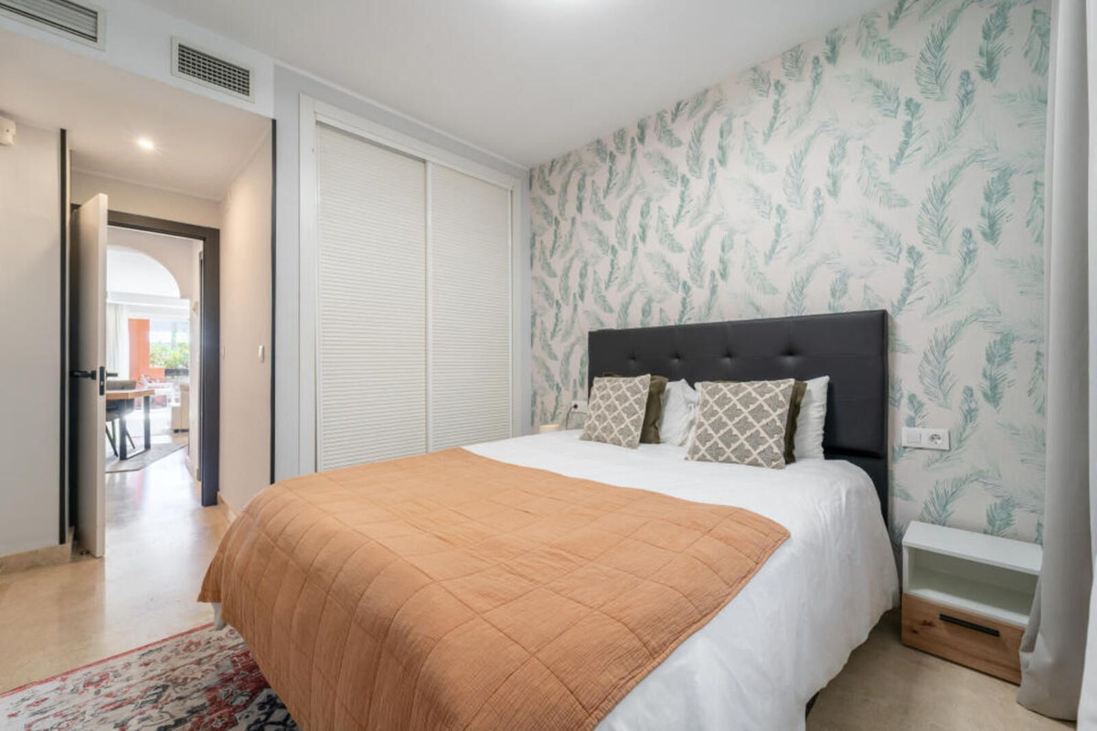 3 Bed Apartment for sale in The Golden Mile Costa Del Sol, Málaga, Spain