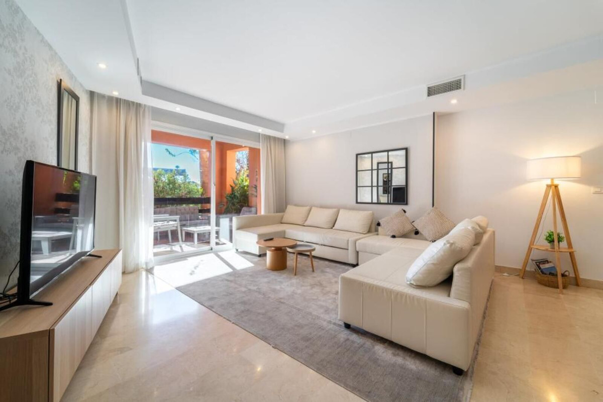 3 Bed Apartment for sale in The Golden Mile Costa Del Sol, Málaga, Spain