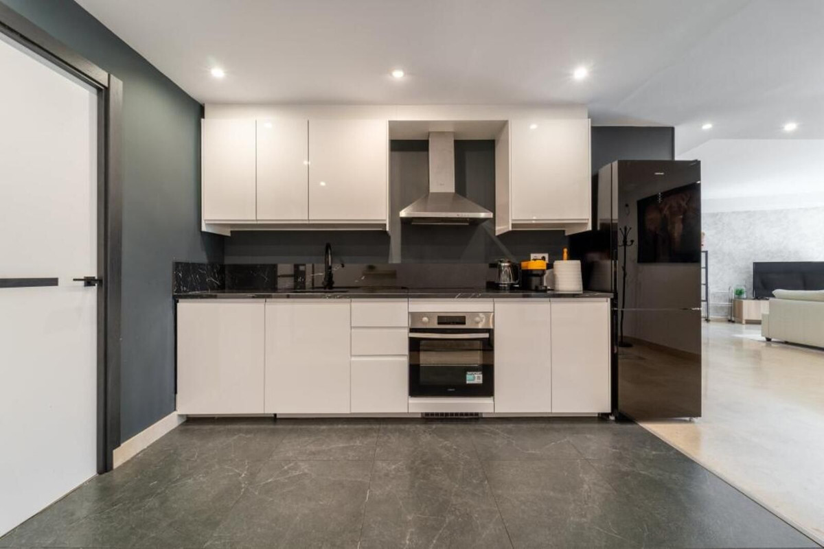 3 Bed Apartment for sale in The Golden Mile Costa Del Sol, Málaga, Spain