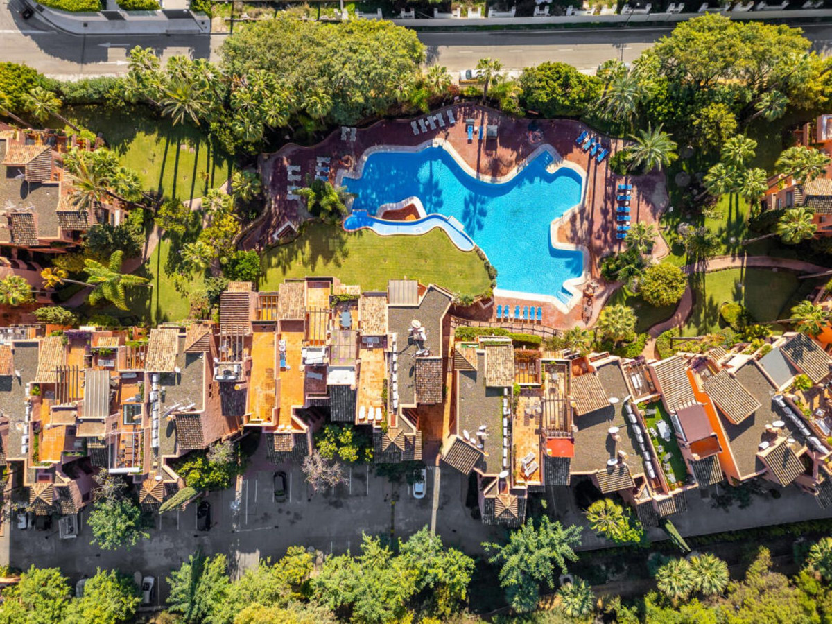 3 Bed Apartment for sale in The Golden Mile Costa Del Sol, Málaga, Spain