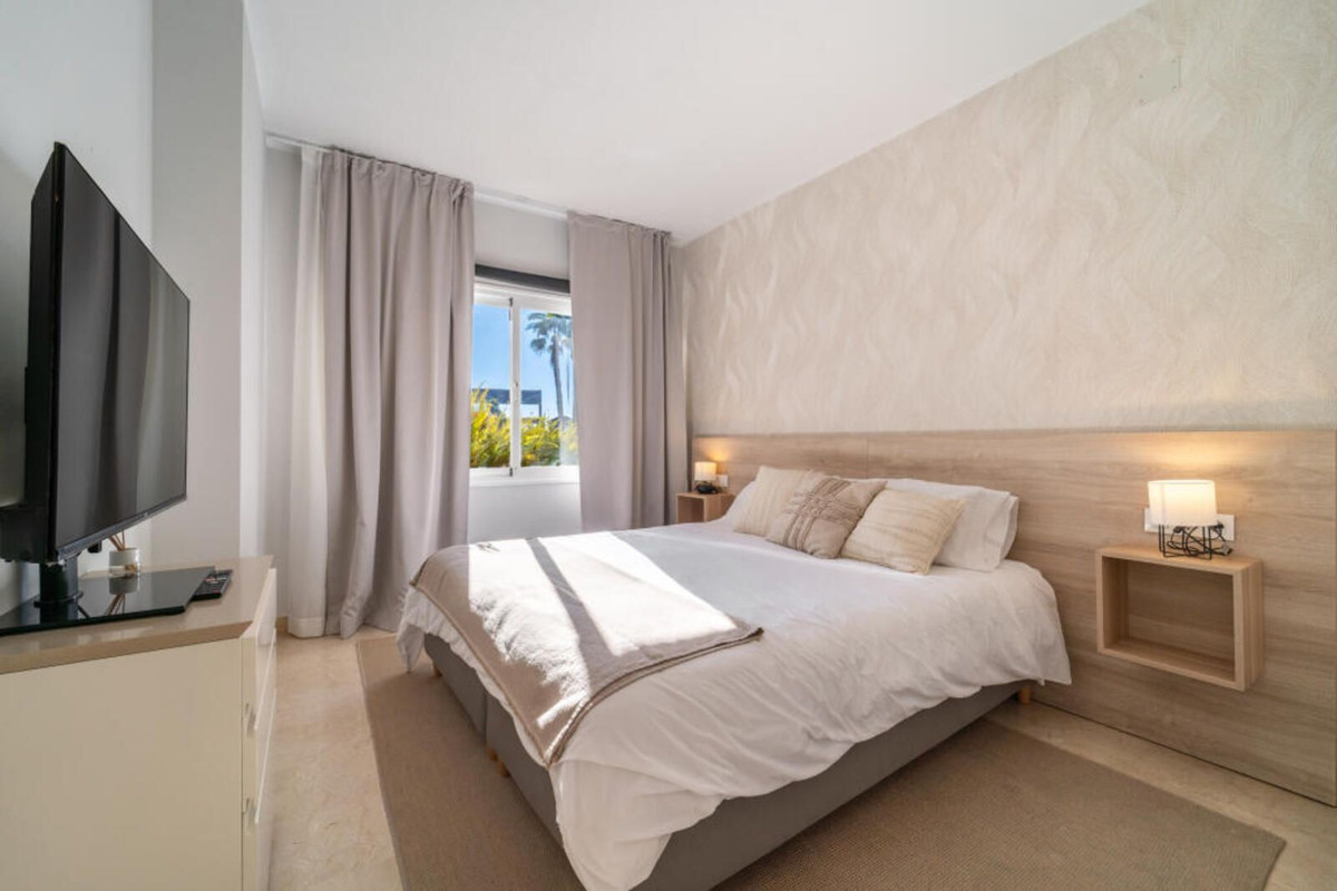 3 Bed Apartment for sale in The Golden Mile Costa Del Sol, Málaga, Spain
