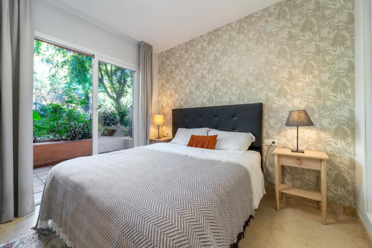 3 Bed Apartment for sale in The Golden Mile Costa Del Sol, Málaga, Spain