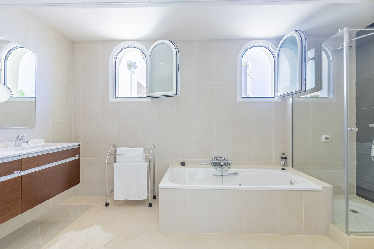 3 Bed Apartment for sale in Mijas Costa Del Sol, Málaga, Spain