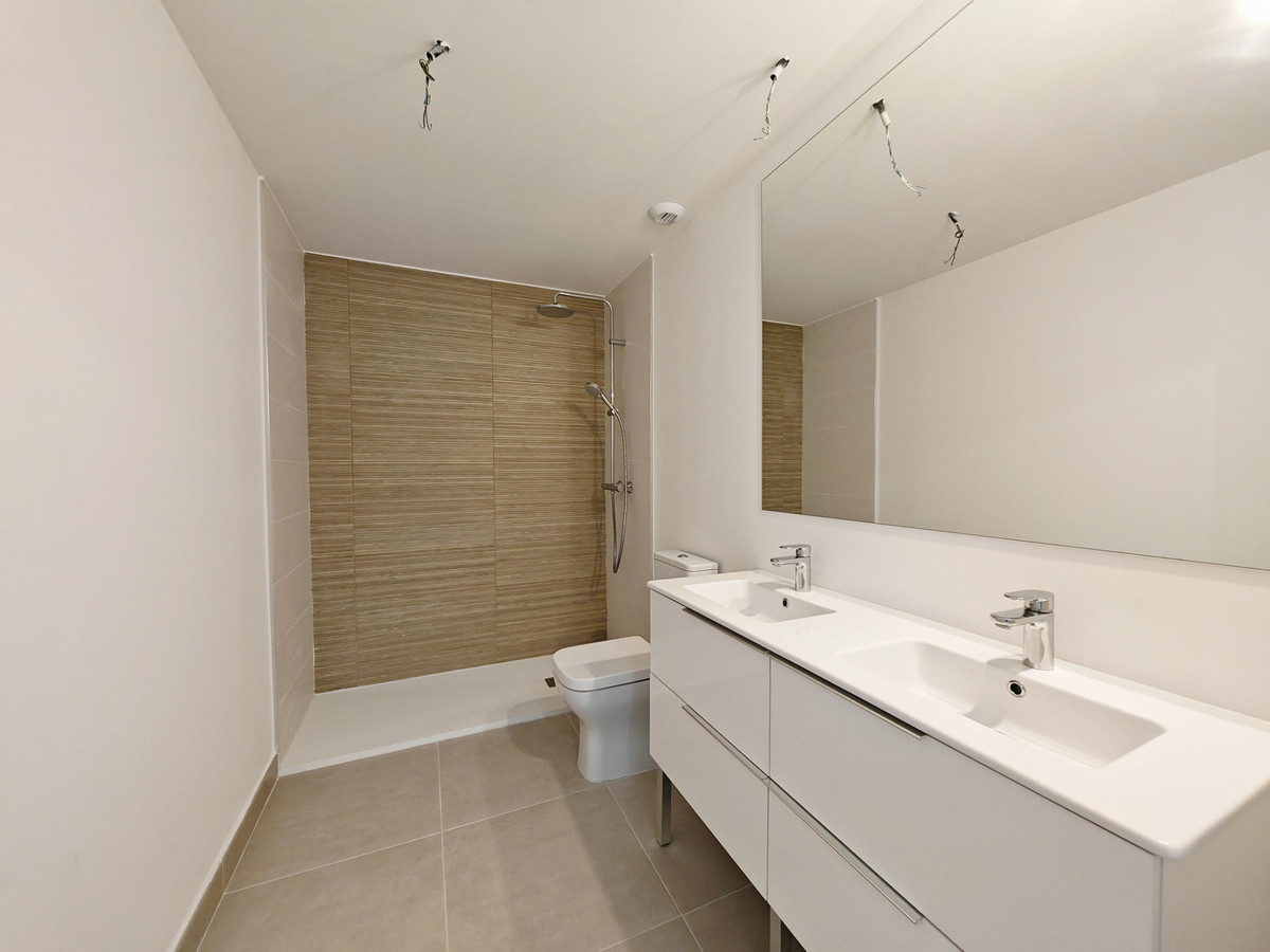 Se vende Apartamento Planta Media de 2 dormitorios en Costa Del Sol, Málaga, España
