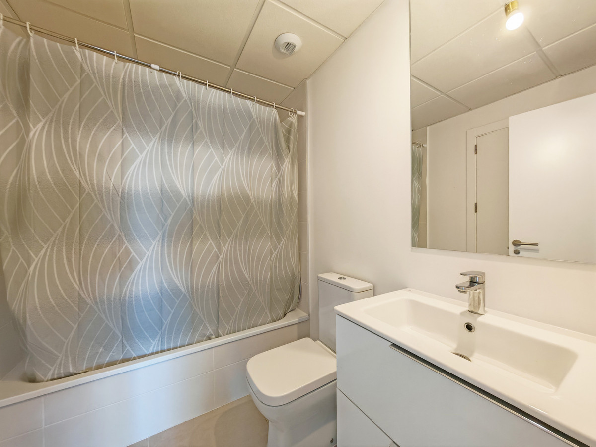 Se vende Apartamento Planta Media de 2 dormitorios en Costa Del Sol, Málaga, España