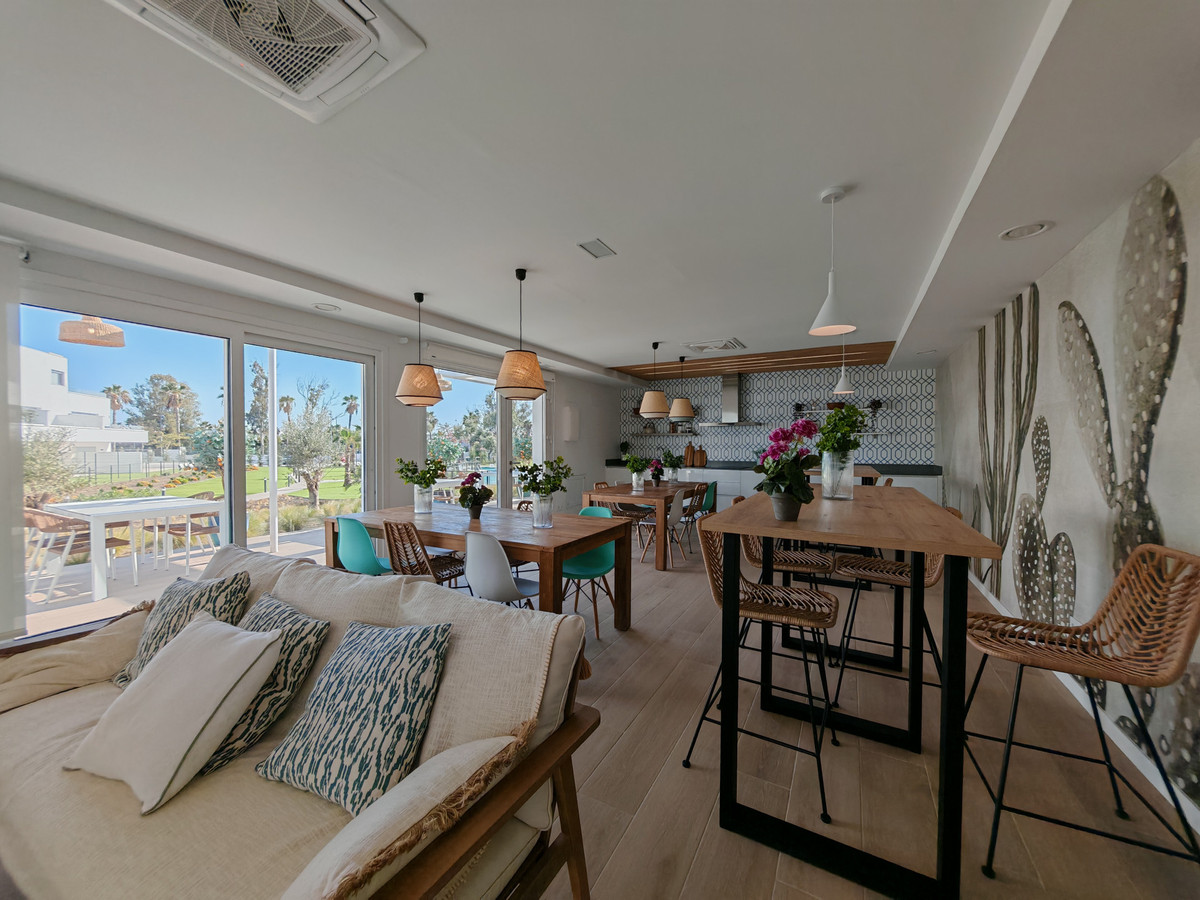 Se vende Apartamento Planta Media de 2 dormitorios en Costa Del Sol, Málaga, España