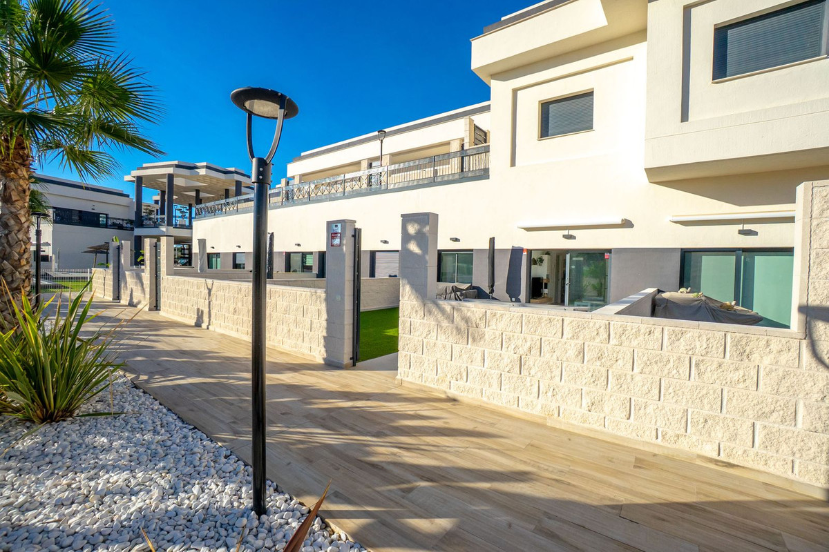 Se vende Apartamento Planta Baja de 2 dormitorios en Costa Blanca, Alicante, España